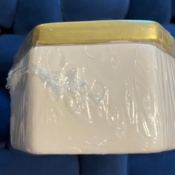NWT Gold and White Bee Trinket Jewelry Accent Box - Picture 7 of 14